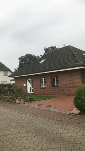 Haus mit 2 Stellplätzen auf de
