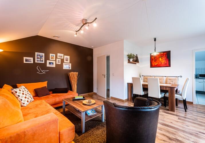 Wohnzimmer mit Essbereich